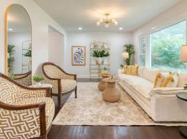 3BR Gem w 4-Season Room, βίλα στο Κλίβελαντ