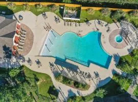 Beachy Villa! Just Renovated, Pools, 2 Min to the Beach