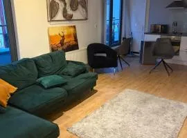 Rooftop 2 Bed Penthouse, Hot Tub, Wrapped Balcony, Free Parking, Train Station Location by Opulent Stays