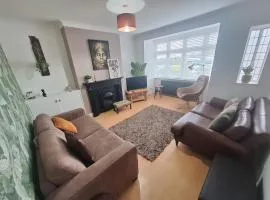 Elegant Home SW16 Near Station Views Flexible Beds