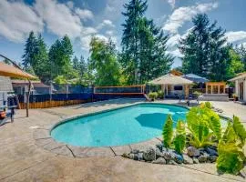 Hot Tub and Sauna Home 8 Mi to Downtown Tacoma!