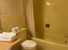 Highland Manor Motel