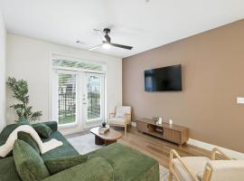 G36, 2BR Luxury Stay by Top Golf, Resort Pool & Gym, Near Stockyards, hotel em Fort Worth