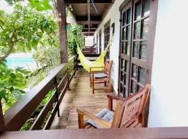 Casa térrea em condomínio à 500m da praia do Peró