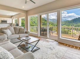 Mtn Views and Stunning Fall Hikes Maggie Valley Apt, hotel i Maggie Valley