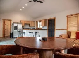 Golden Eagle Getaway w/Hot Tub!