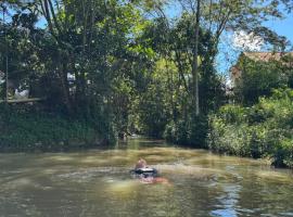 Emi House, hotel con estacionamiento en Acac&iacute;as