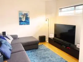Light and Bright 2-bedroom Townhouse with Patio