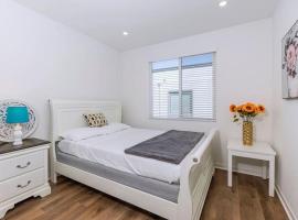 Cozy Private Room w Shared Bathroom, hotel in Irvine