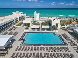 New Luxury Beachfront Condo with Rooftop Pool