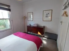 Lavender Cottage - Cute, Cosy & Pet Friendly