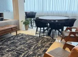 Apartamento Lindo com sacada vista mar! Pé na areia!!!