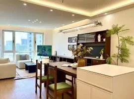 Urban Hub Bund Art Deco 3Bedroom Enjoy the View of Shanghai with Balcony