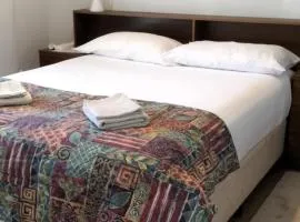 Lodge on the Bay-Cheapest in Esplanade & Buller St Kingscote-Pay on arrival