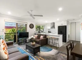 Charming 3-bed Apartment near Local Shops