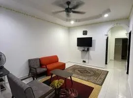 Rumah near KT Atas Tol - WiFi, parking & Netflix