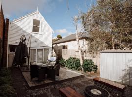 The Balfour, classic cottage in Launceston's Café Quarter, levný hotel v destinaci Launceston