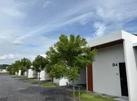 The Six Resort Lopburi