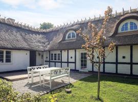 Idyllic Thatched Cottage Retreat-By Traum, hotel Gedserben