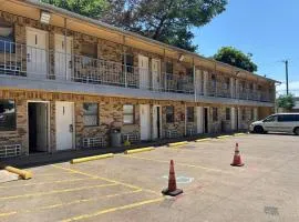 Mi Amor Inn & Suites by Hotel O Dallas Tx Hwy 352