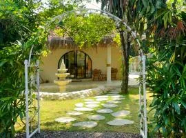 Large Private 2BR Villa with Playground and Jacuzzi near Pererenan