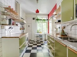 Colorful 76 m2 city centre residence with free parking