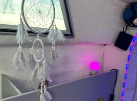 Bateau aventure, πλωτό κατάλυμα σε Saint-Cyprien-Plage