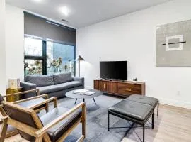 The Grove by AvantStay Stylish Group Stay with Private Bathrooms