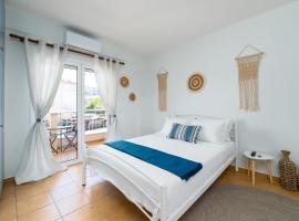 Eagle's Nest City Apartments, beach hotel in Aígio