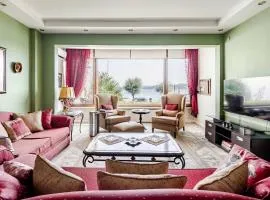 Luxury Seaside Apartment with Bosphorus View in Sarıyer