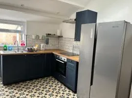 4 bedroom near City, Beach and St Helen's stadium