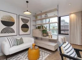 Trendy Foreshore Studio Fully Equipped and Central