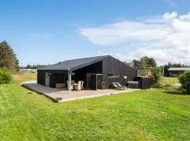 Gorgeous Home In Saltum With Wifi