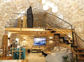 האבן והים - סוויטה מדהימה עם ג'קוזי בעיר העתיקה עכו, hotell i Akko