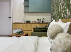 Shirin And Cozy Apartment With Jacuzzi Balcony