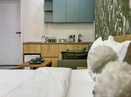 Shirin And Cozy Apartment With Jacuzzi Balcony