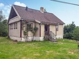Three Bedroom Cozy Home In Flekkerøy