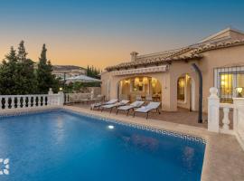 Villa Celenza by Abahana Villas, hotel di Cumbre del Sol