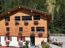 Haus Waldegg 84