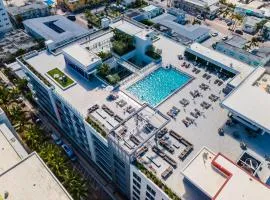 Condo with 1 Bedroom Terrace and Hot Tub
