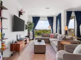 Luxury Riverview Walk to Broadway with Garage and Patio