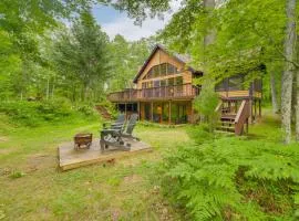 Cozy Wisconsin Cabin with Deck, Kayaks and Lake Views!
