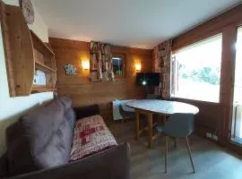 Appart 4 pers, accès direct pistes, terrasse, 50m remontées - FR-1-356-426