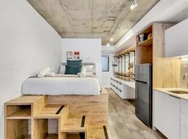 Stylish studio with Pool Access