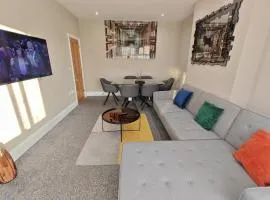 Garland Lovely And Spacious 3 Bedroom Flat London