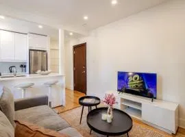 Downtown Hideaway Peaceful and Trendy