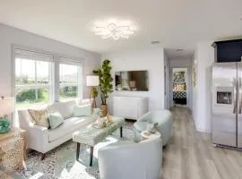 Sunny Fort Myers Home Golf, Shop and Relax!