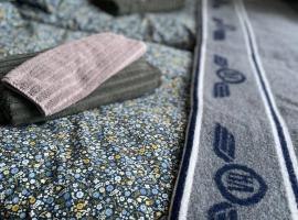 Nostalginen Vaihdemiehen Tupa, hotel in Ylivieska