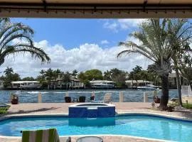 Waterfront House few steps to the beach