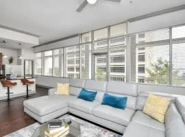 Skyline King Beds Retreat 2BR 2BA Near NRG Medical Center Galleria Mall